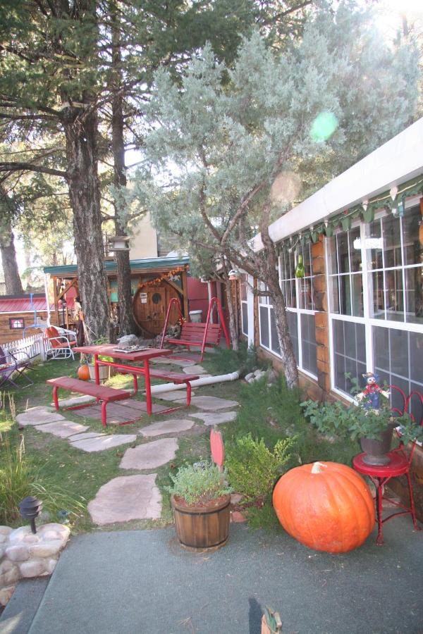 | Sitzmark Chalet Inn