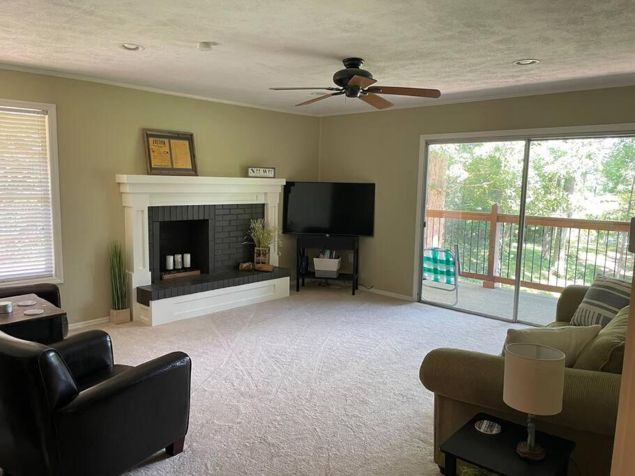 | Cozy, Lake Lanier property with amazing views