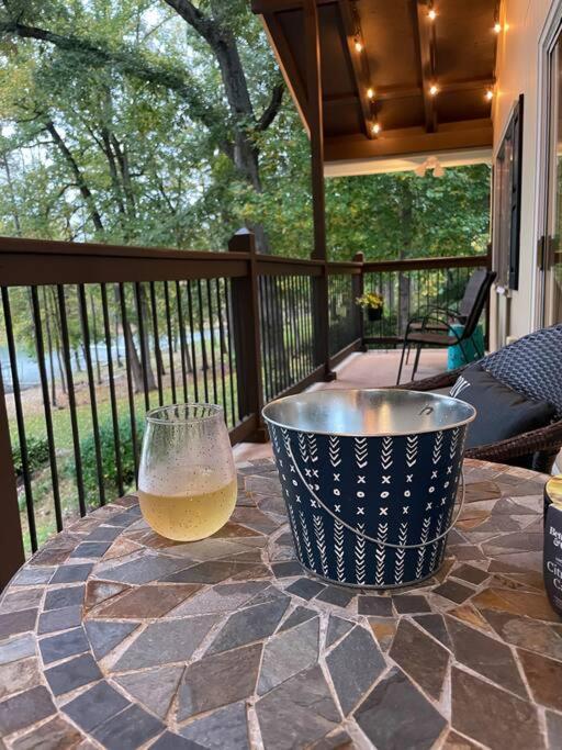 | Cozy, Lake Lanier property with amazing views