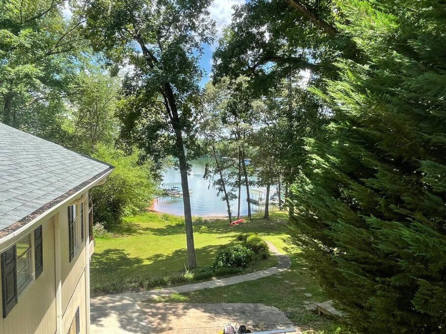 | Cozy, Lake Lanier property with amazing views