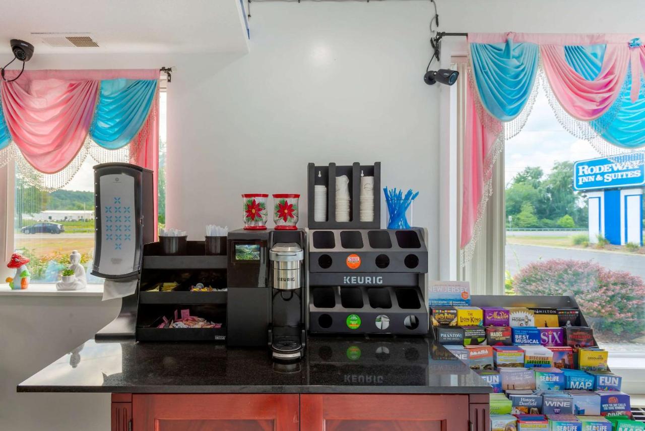 | Rodeway Inn & Suites New Paltz- Hudson Valley