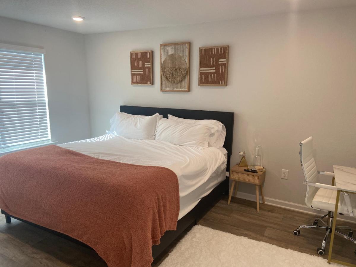  | Retro Private Home- 10 minutes to the Gulf Shore