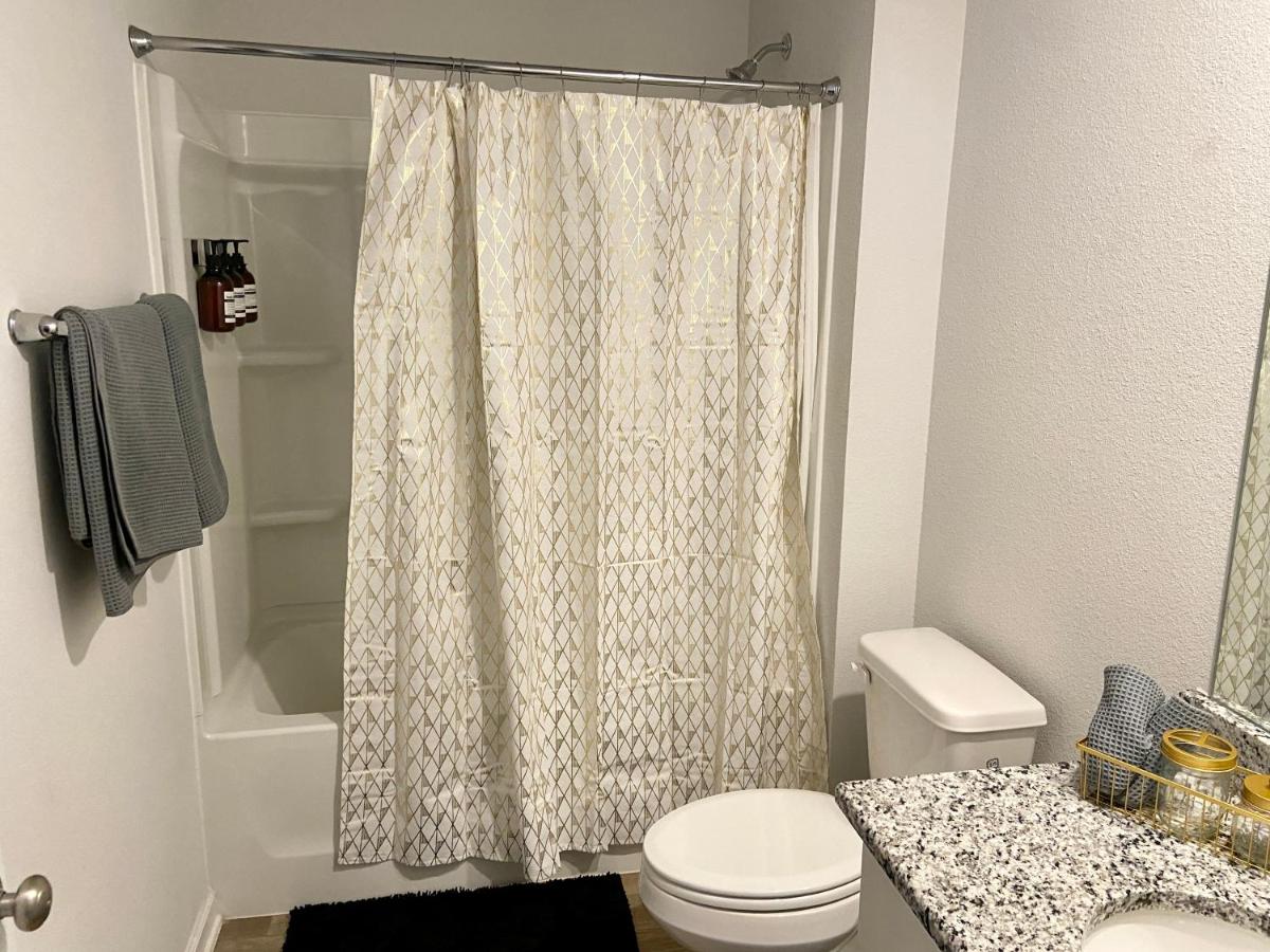  | Retro Private Home- 10 minutes to the Gulf Shore