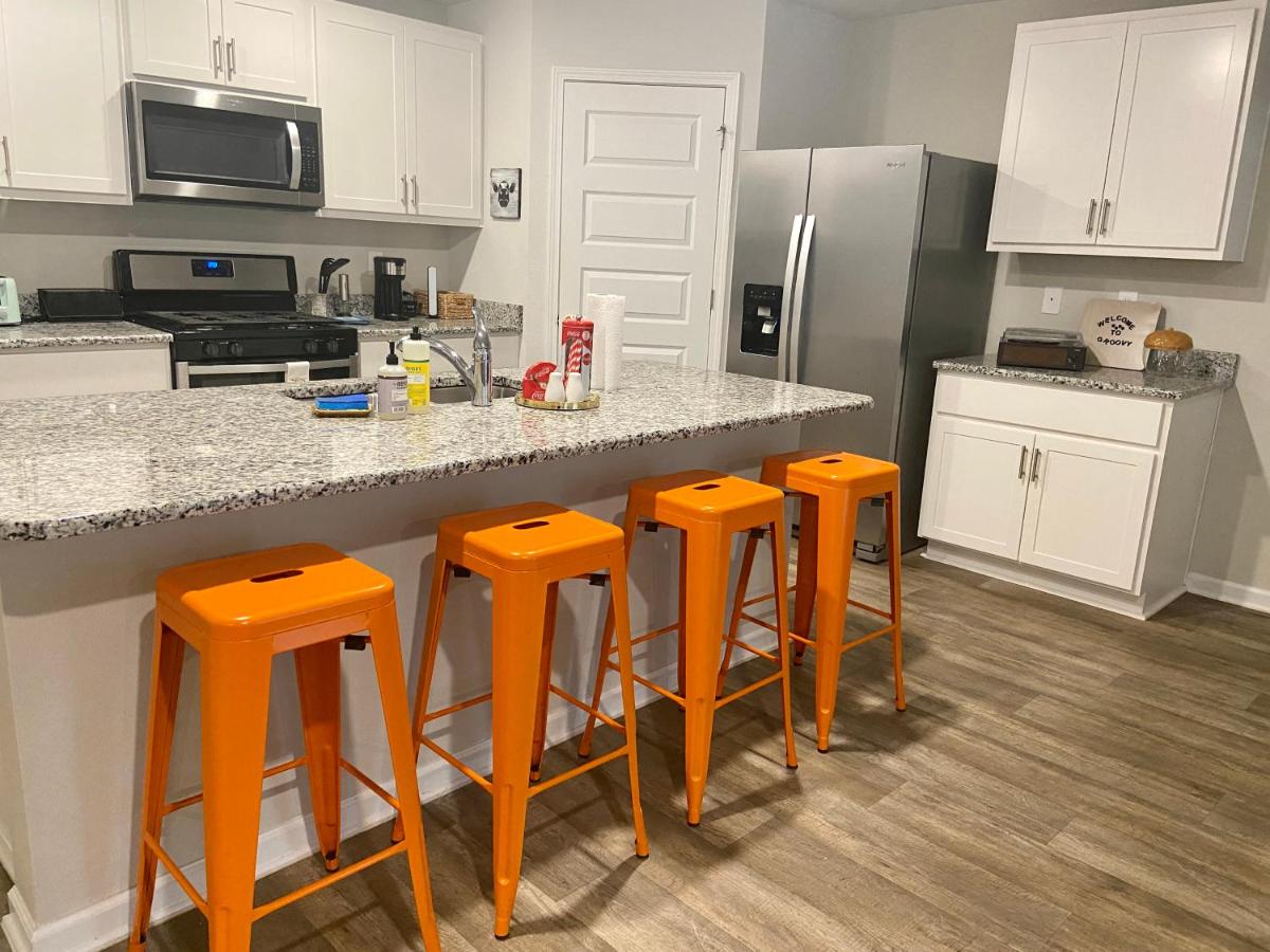  | Retro Private Home- 10 minutes to the Gulf Shore