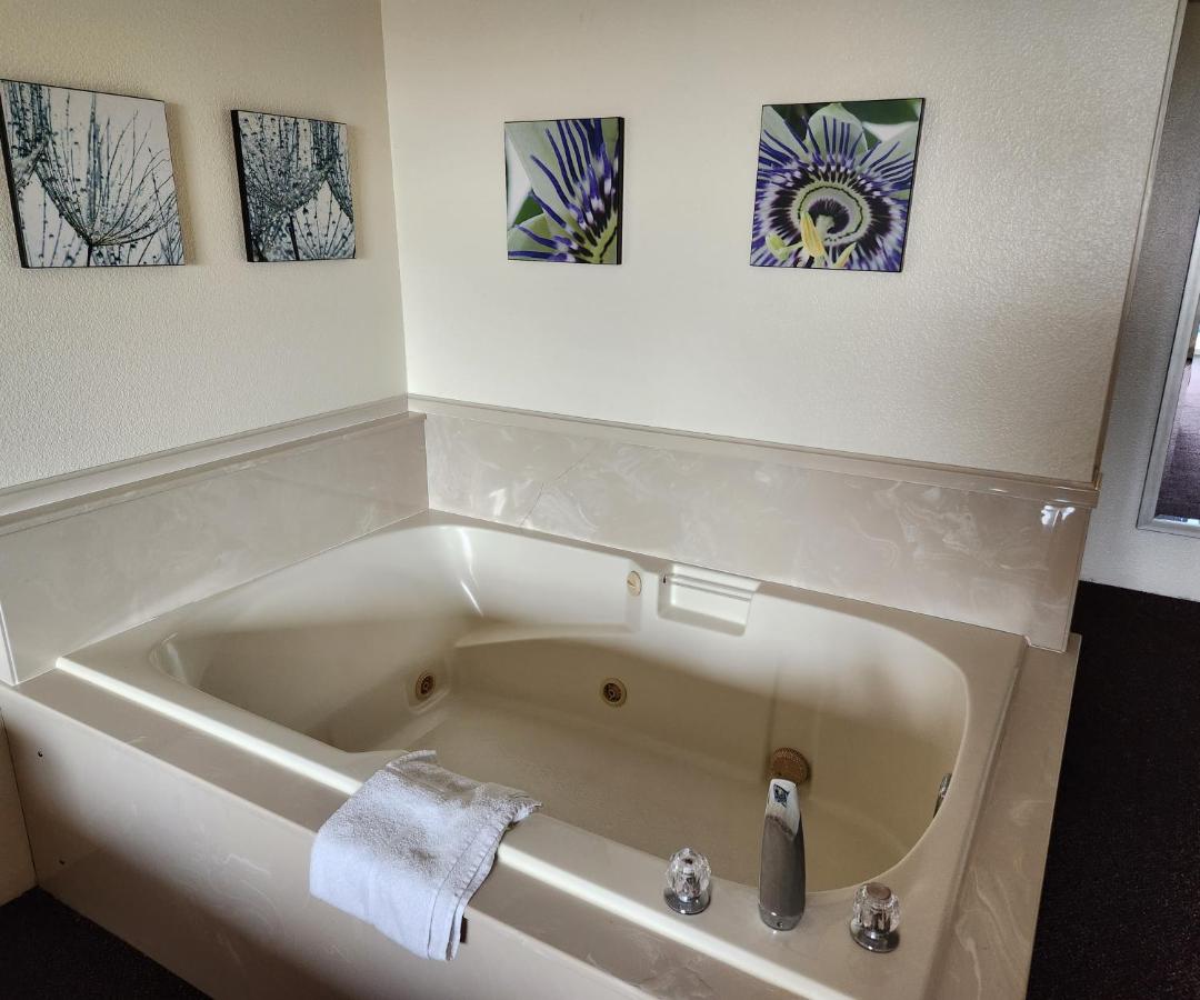 | Bayview Inn