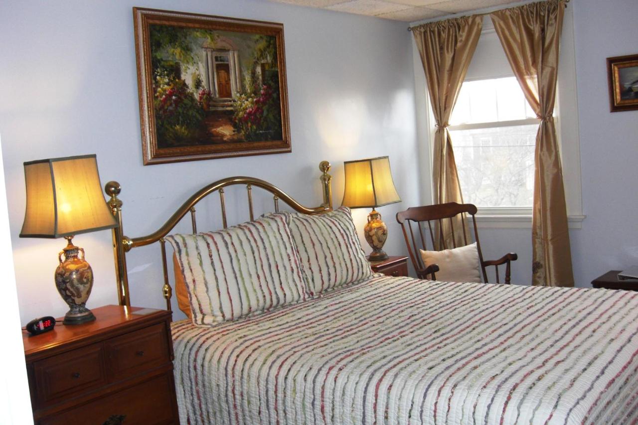 | Seafarer Inn