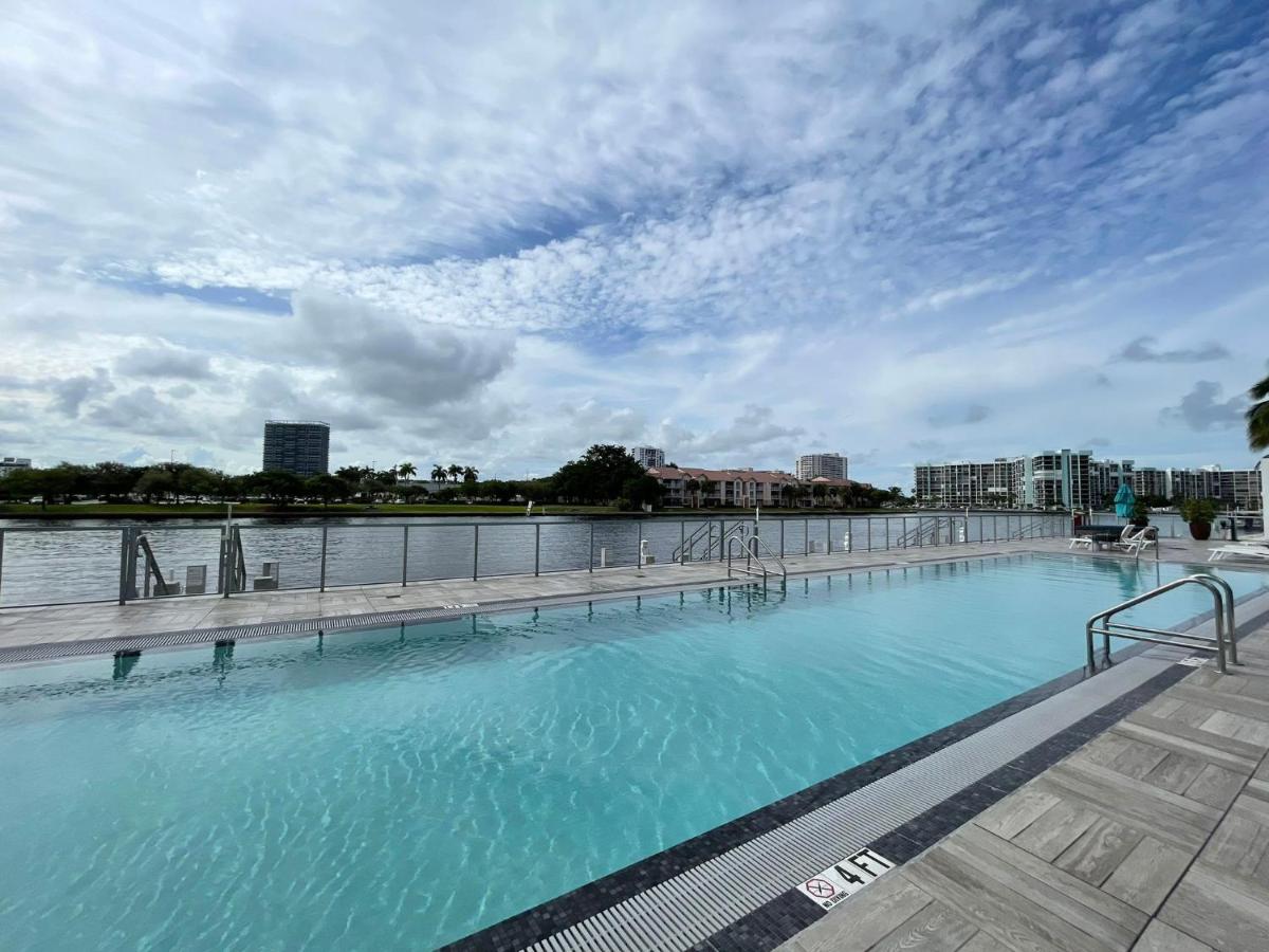 | Hyde Beach House Luxury Apartment