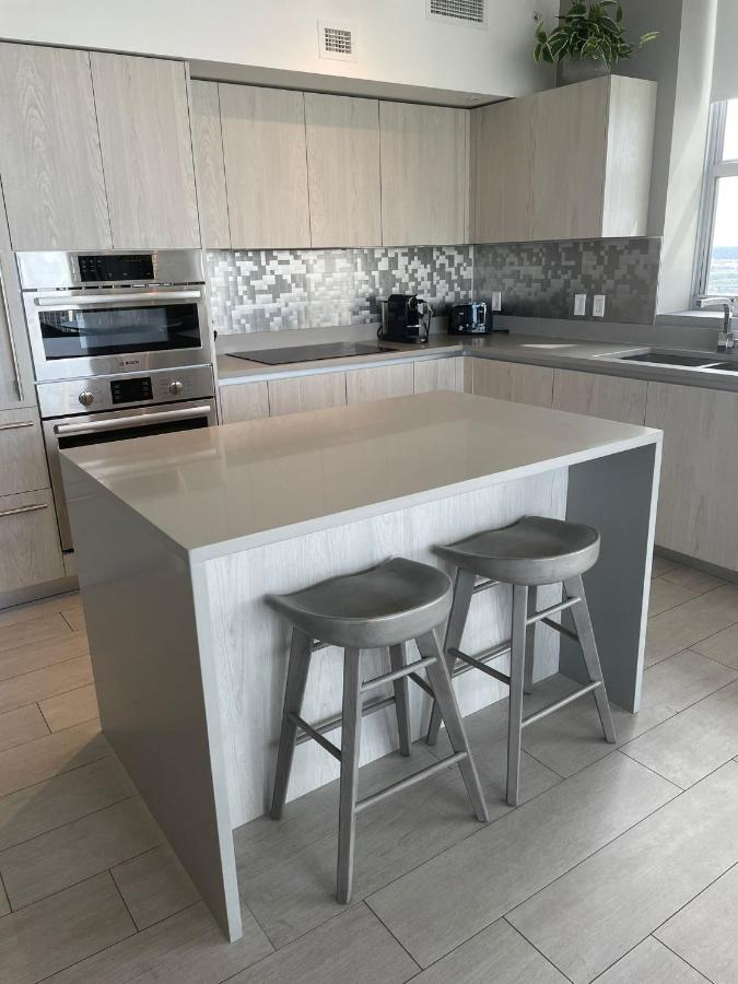 | Hyde Beach House Luxury Apartment