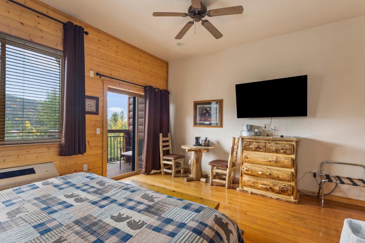 King Bed with Balcony View and Disability Access at Gateway Inn