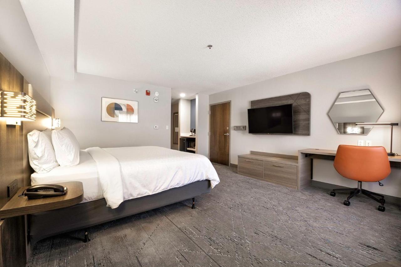 King Room at Holiday Inn Express Hotel & Suites FESTUS - SOUTH ST. LOUIS, an IHG Hotel
