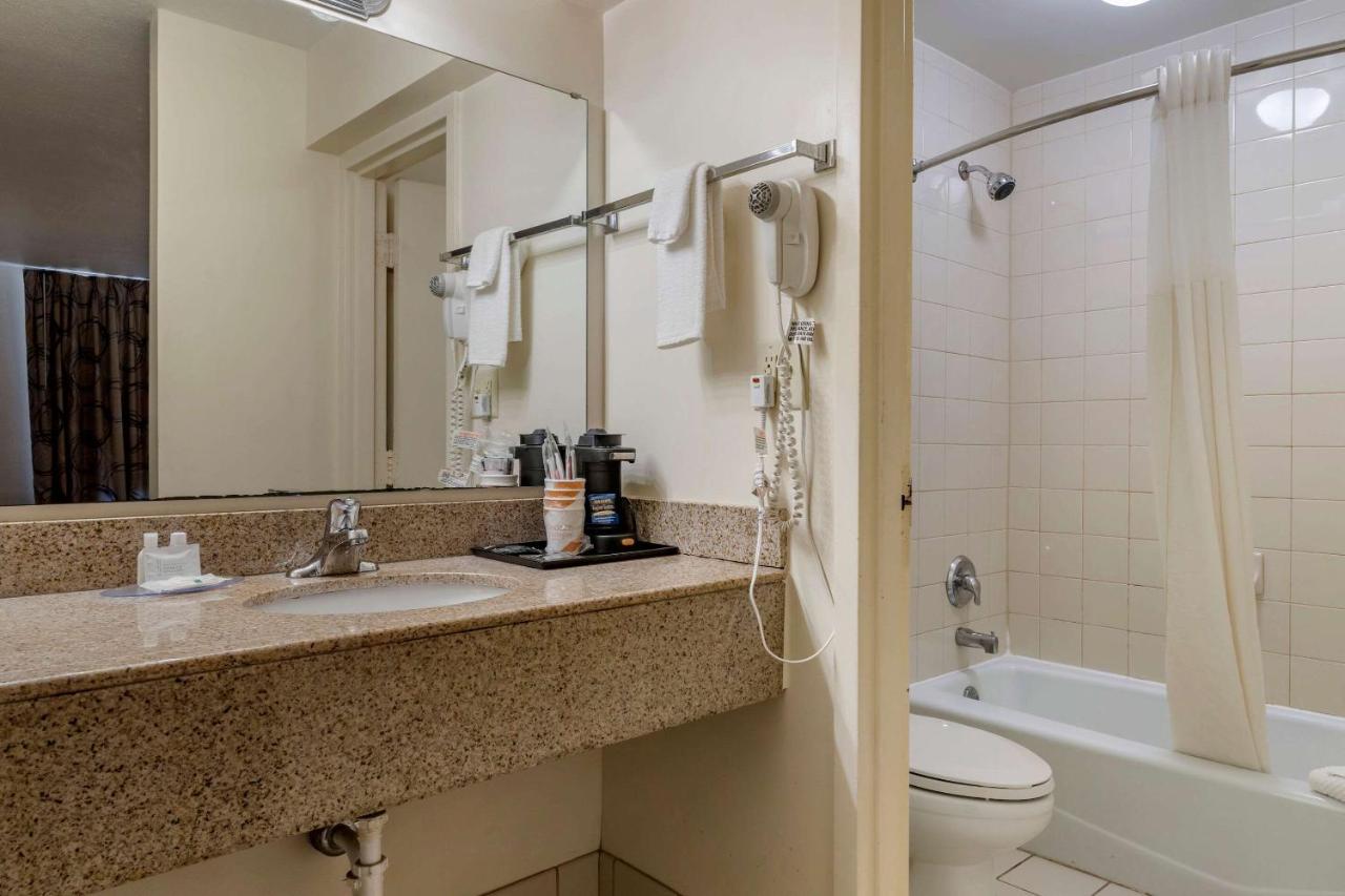 Double Room with Two Double Beds - Non-Smoking/Pet Friendly at Quality Inn At Town Center