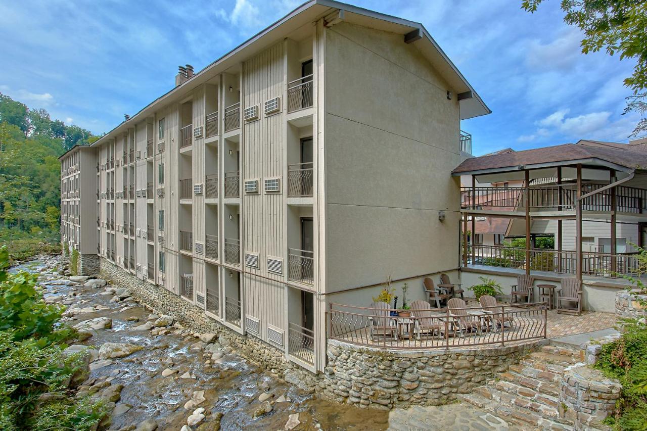 Double Room with Balcony - No Pets at Sidney James Mountain Lodge