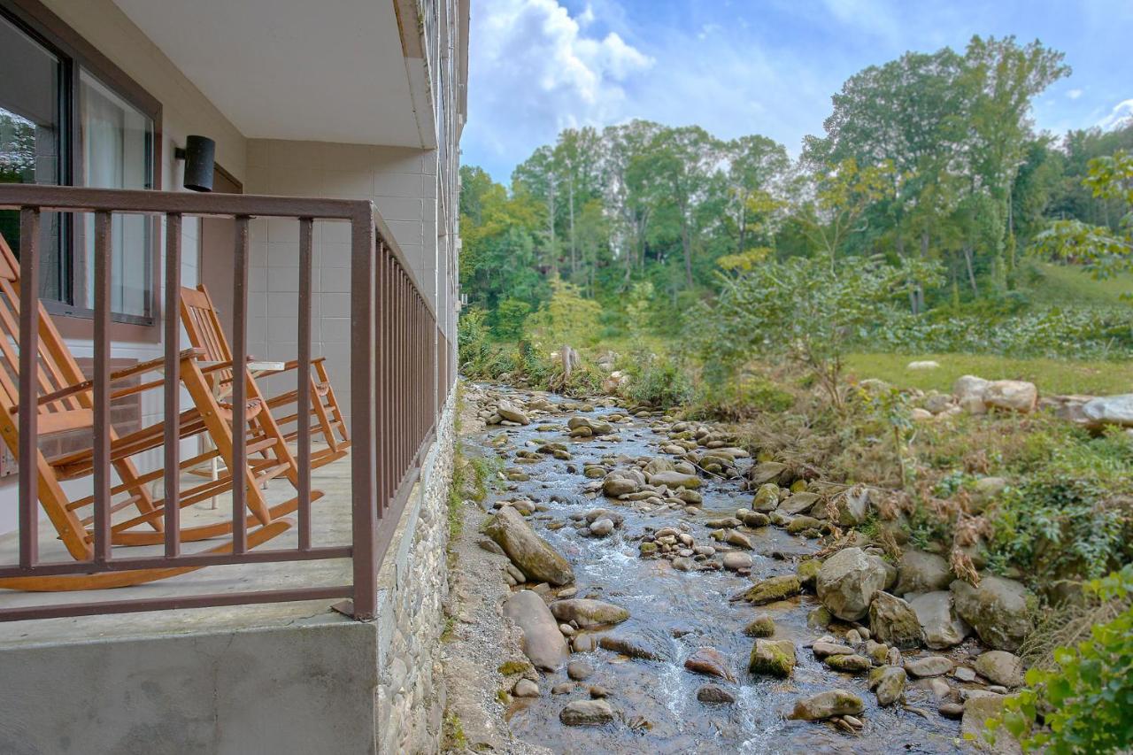 Double Room with Balcony - No Pets at Sidney James Mountain Lodge