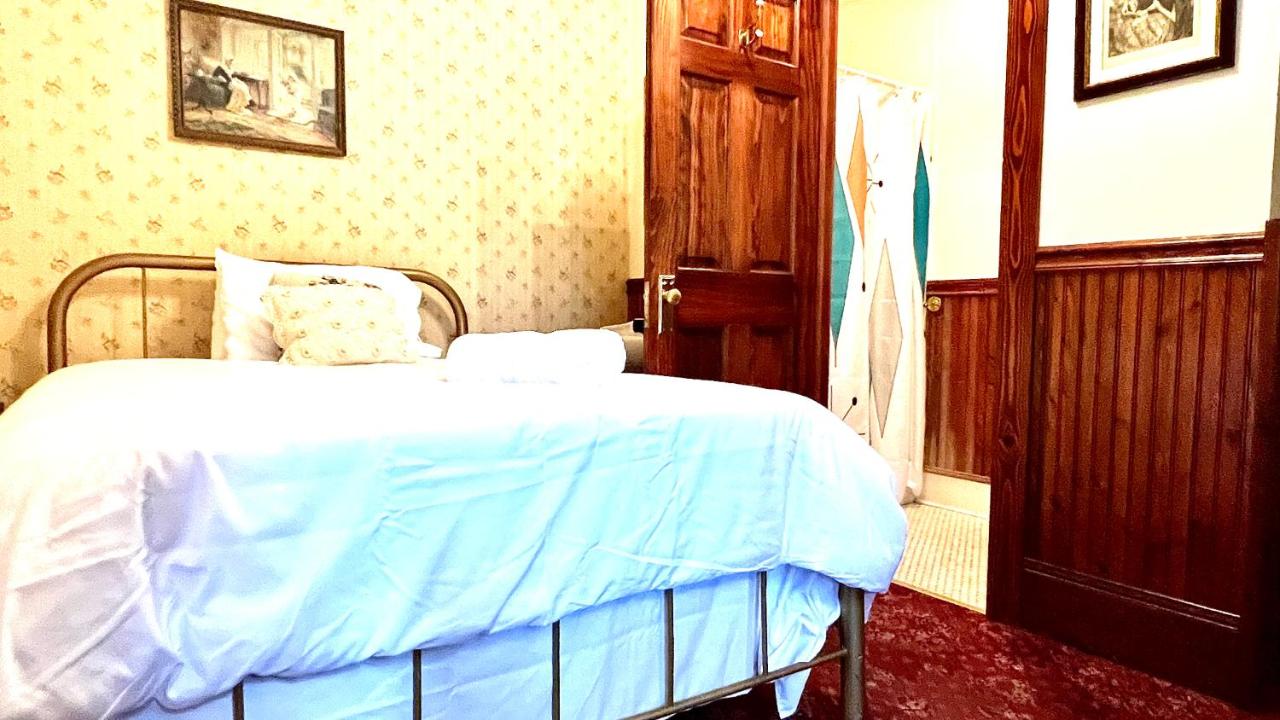 | Hotel La More at The Bisbee Inn