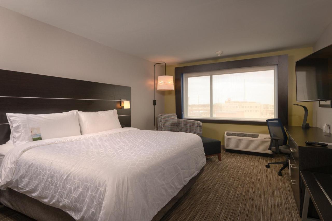 King Room - Mobility Access/Roll in Shower - Non-Smoking at Holiday Inn Express & Suites Tulsa Downtown by IHG