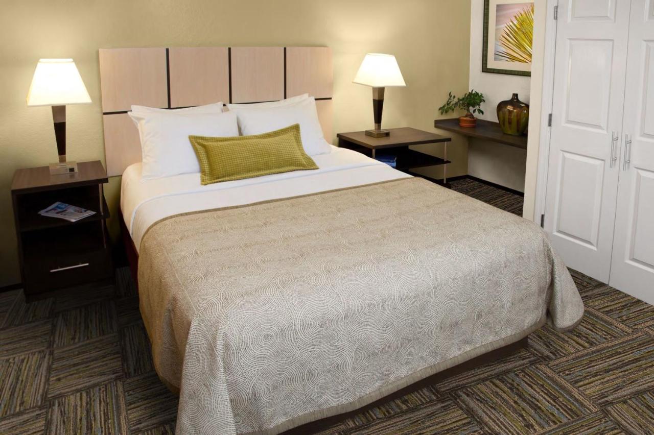 Queen Studio Suite - Mobility Acces Tub/Non-Smoking at Candlewood Suites Sayre, an IHG Hotel