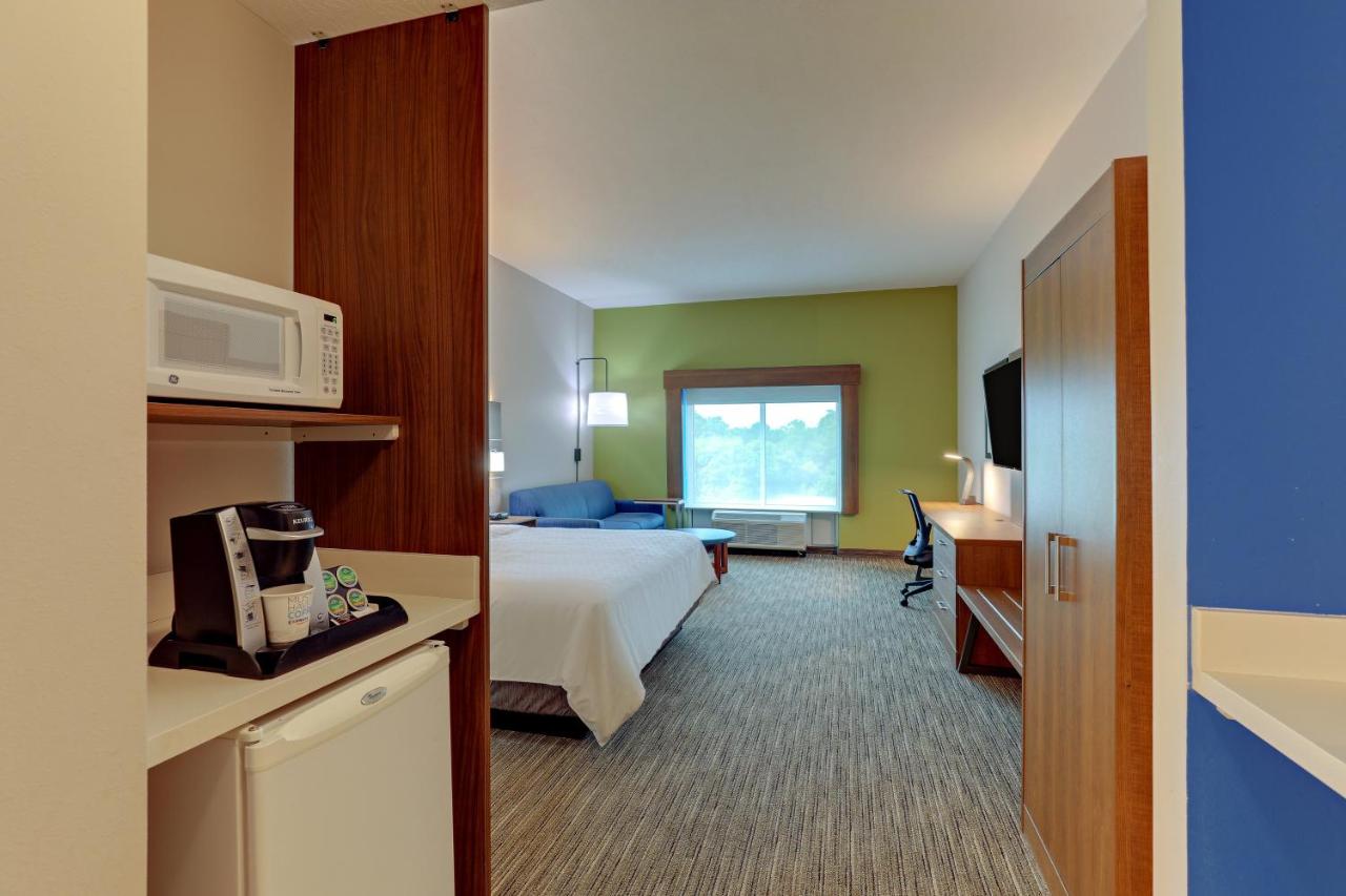 Executive King Room at Holiday Inn Express Campbellsville by IHG