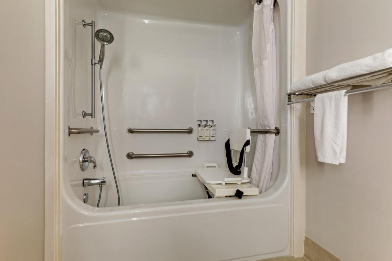 King Suite with Whirlpool - Disability Access at Holiday Inn Express Campbellsville by IHG