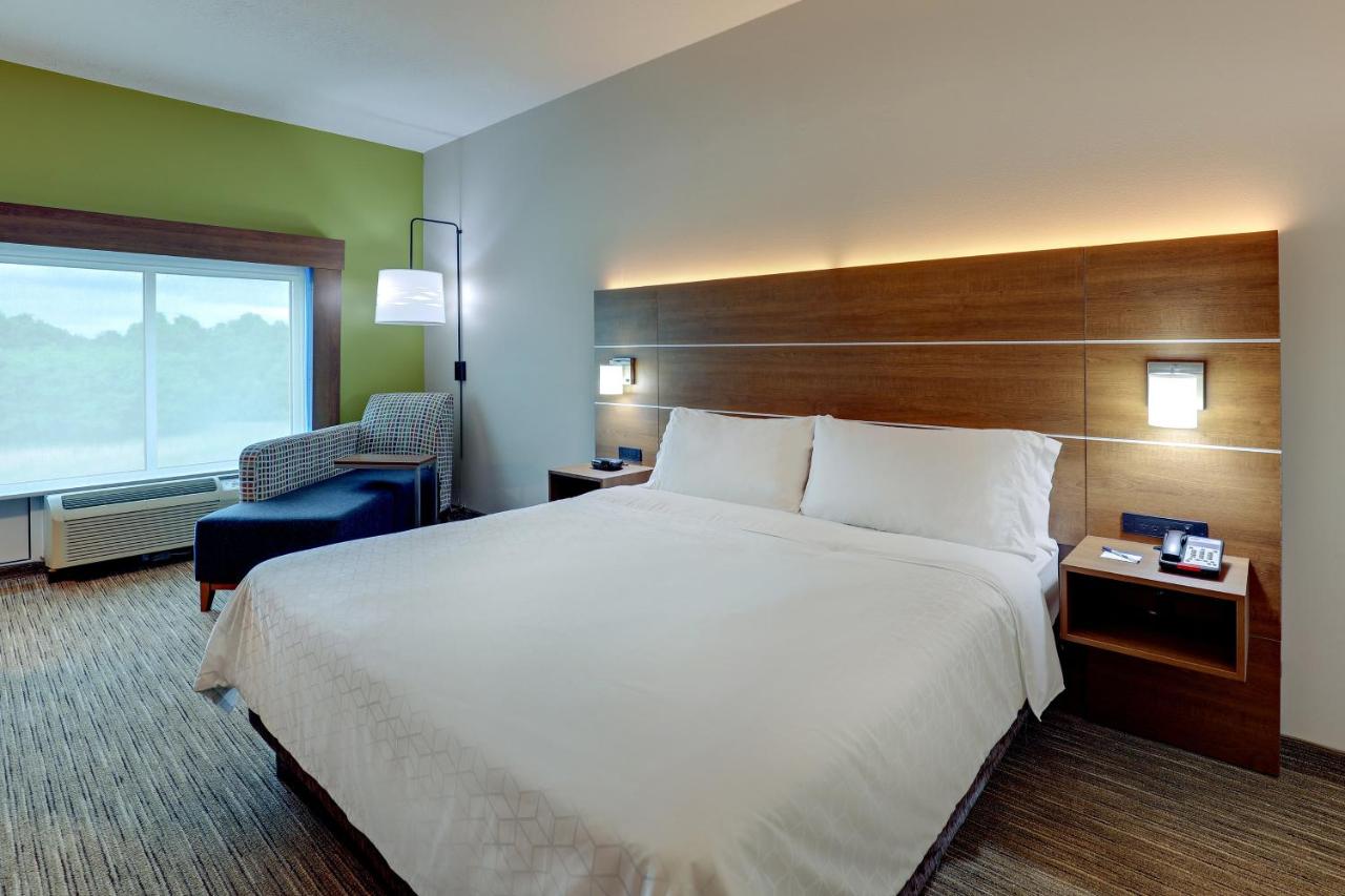 King Room at Holiday Inn Express Campbellsville by IHG