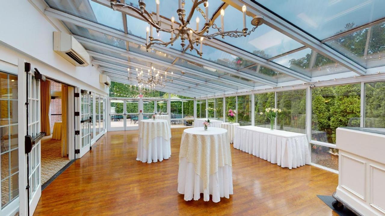 | Simsbury Inn