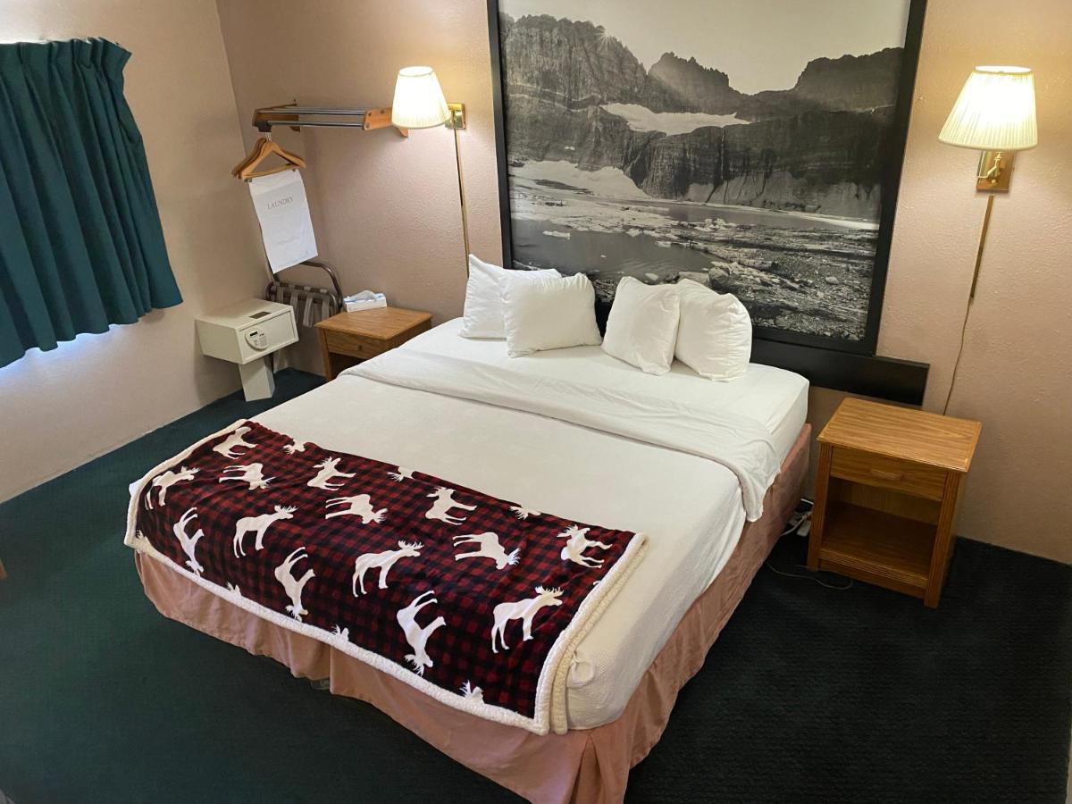 Queen Room - Disability Access at Glendive Lodge