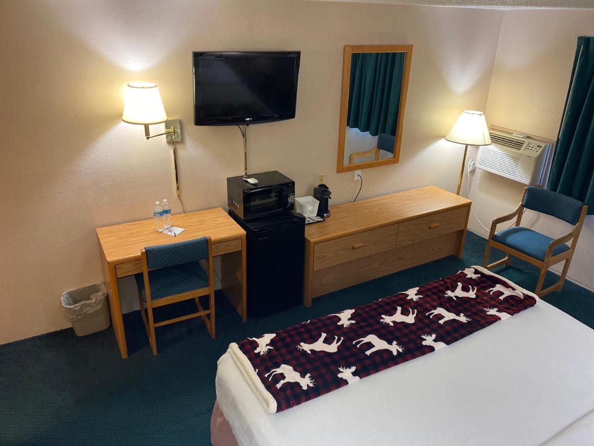 Queen Room - Disability Access at Glendive Lodge