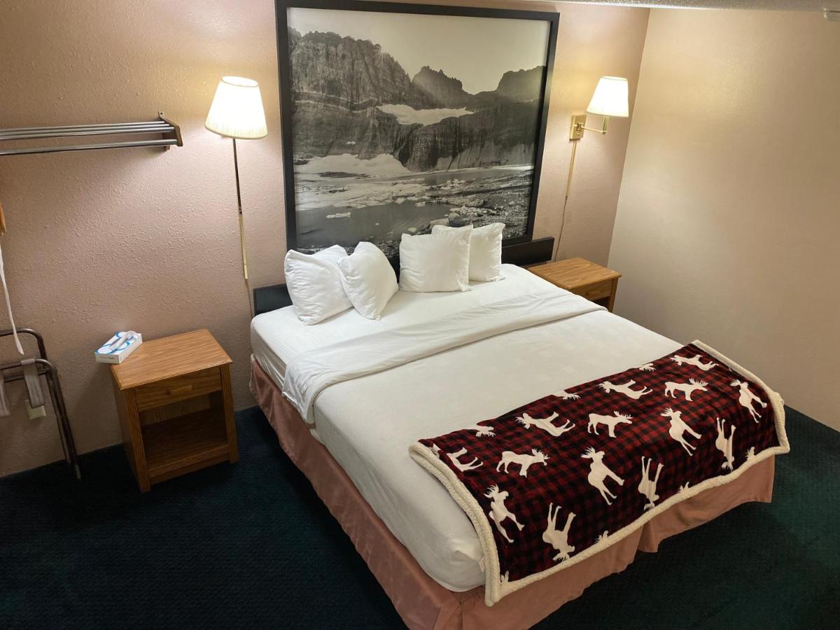 Queen Room - Disability Access at Glendive Lodge