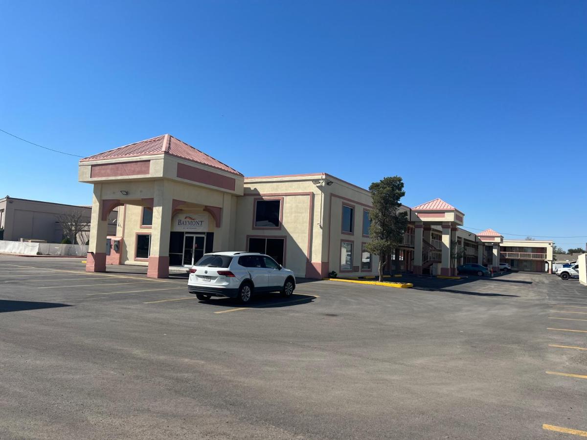 | Baymont Inn and Suites