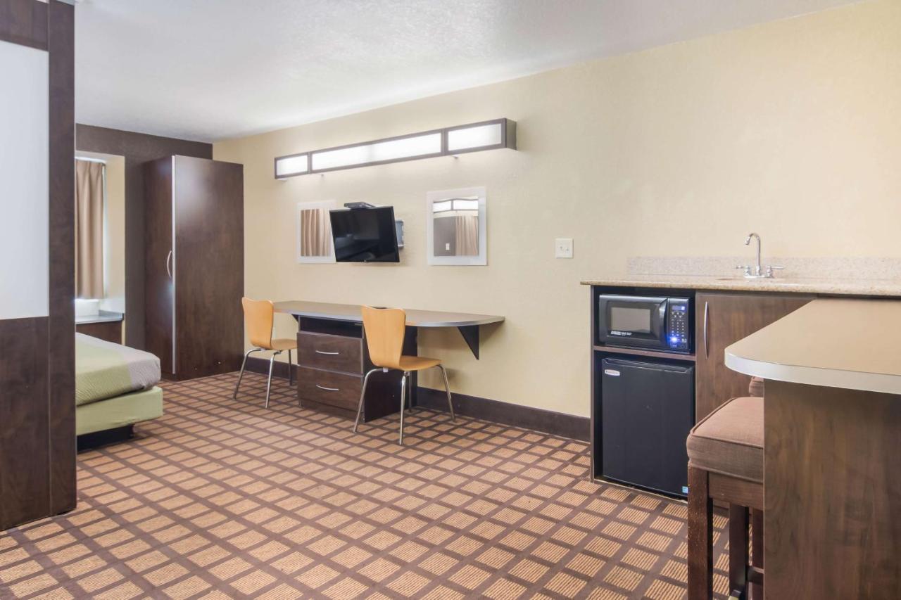 Queen Suite - Non-Smoking at Motel 6 Canton, GA