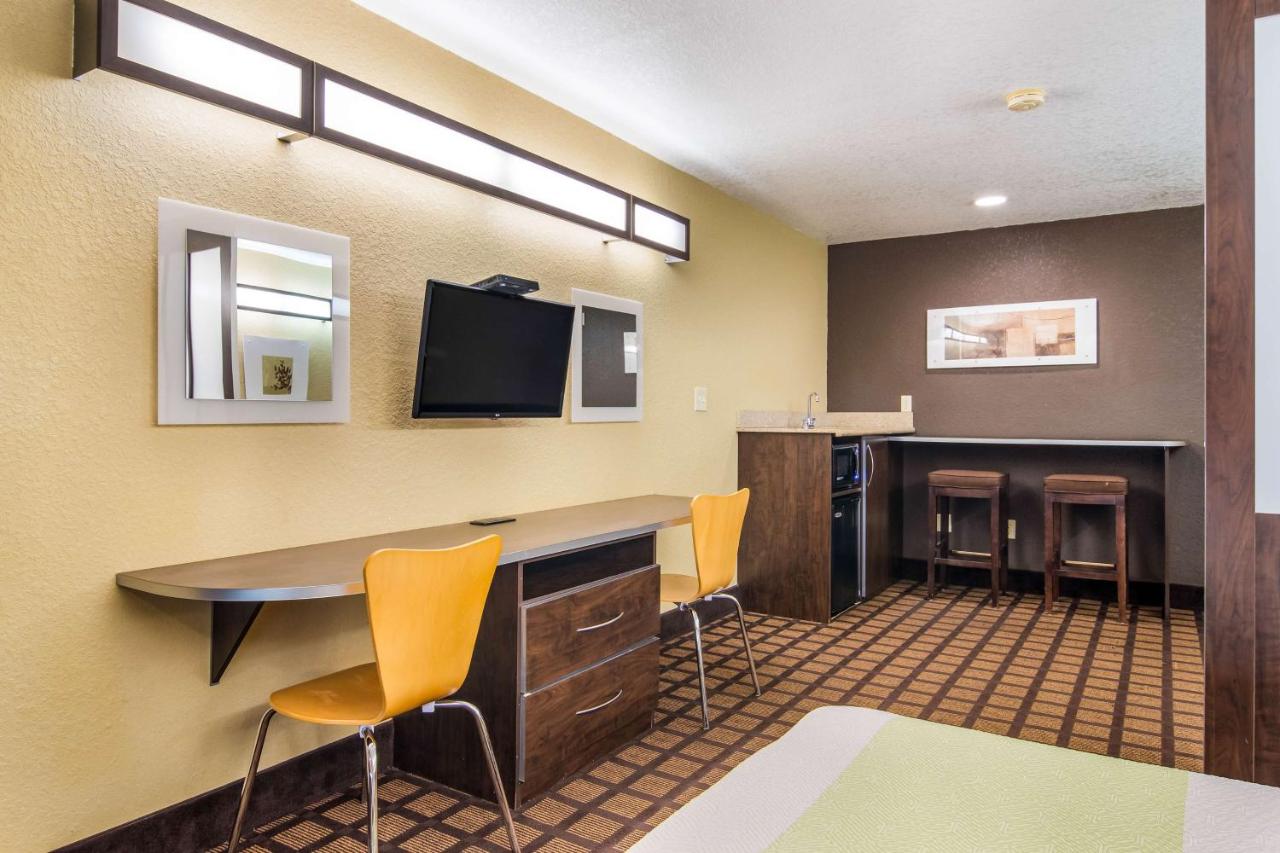 Queen Suite - Non-Smoking at Motel 6 Canton, GA