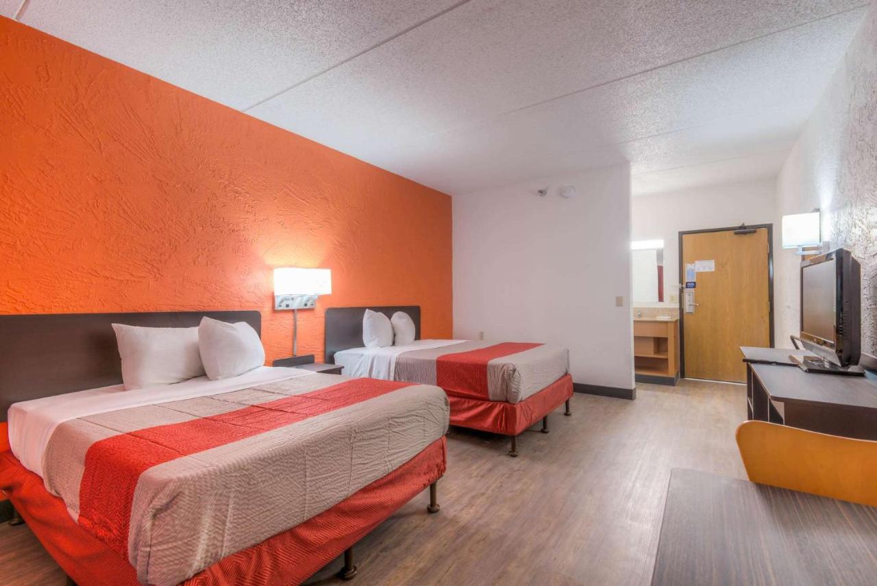 | Motel 6-Bridgeview, IL