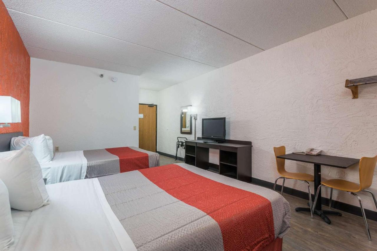 | Motel 6-Bridgeview, IL