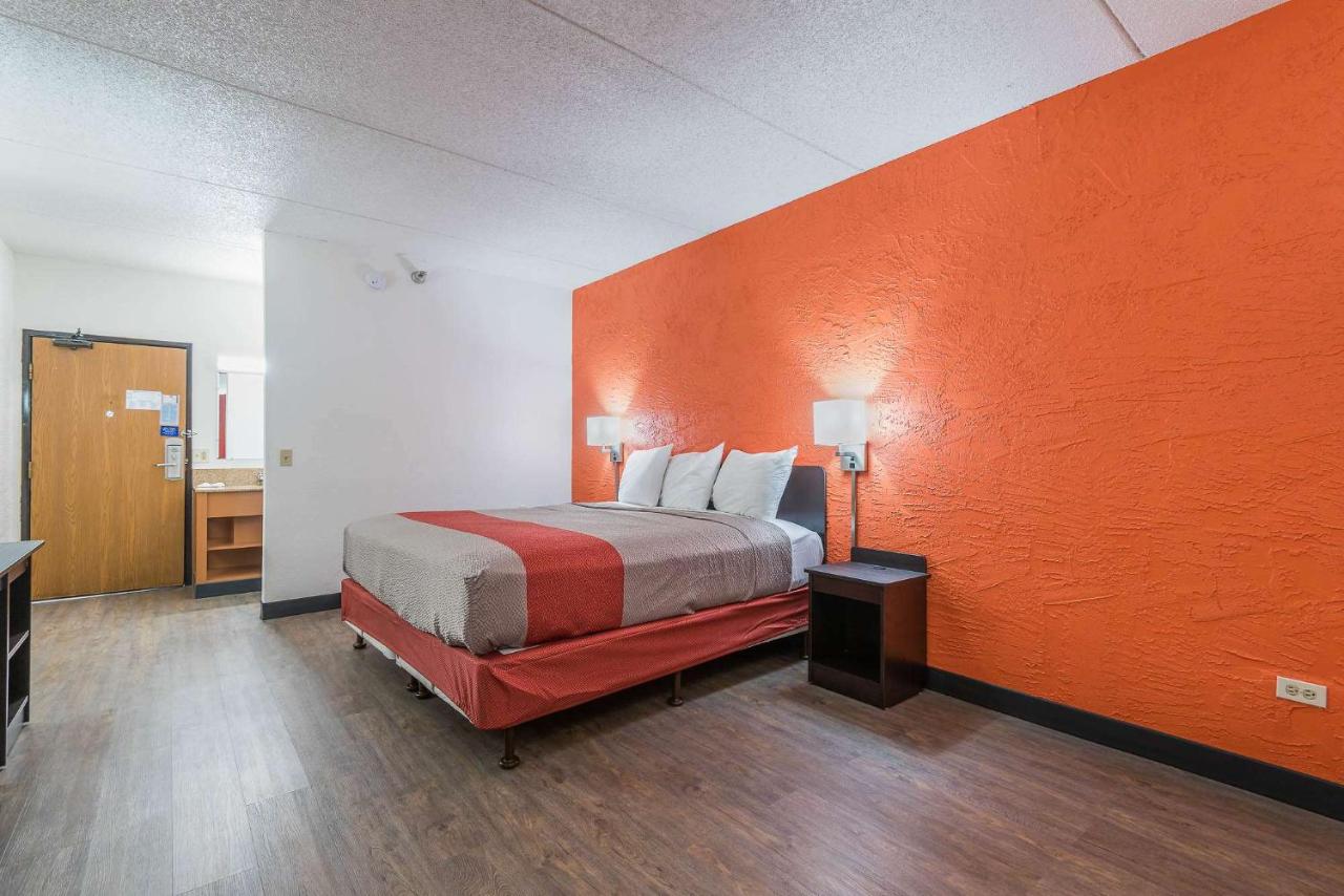 | Motel 6-Bridgeview, IL