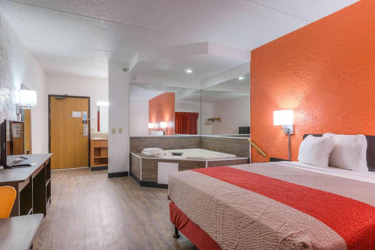 | Motel 6-Bridgeview, IL