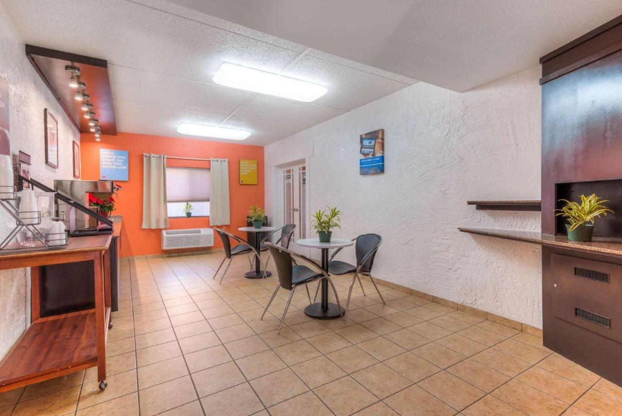 | Motel 6-Bridgeview, IL