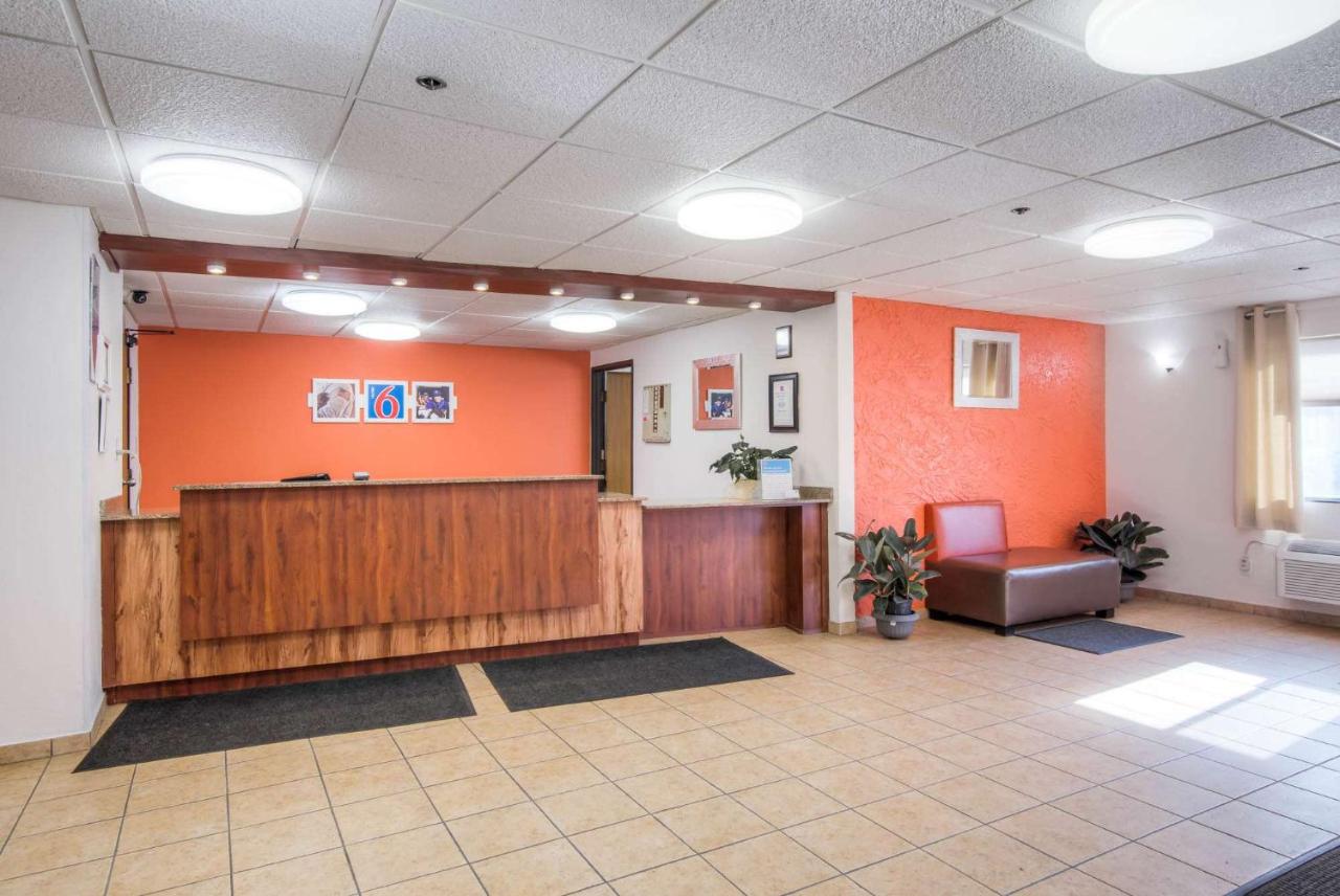 | Motel 6-Bridgeview, IL