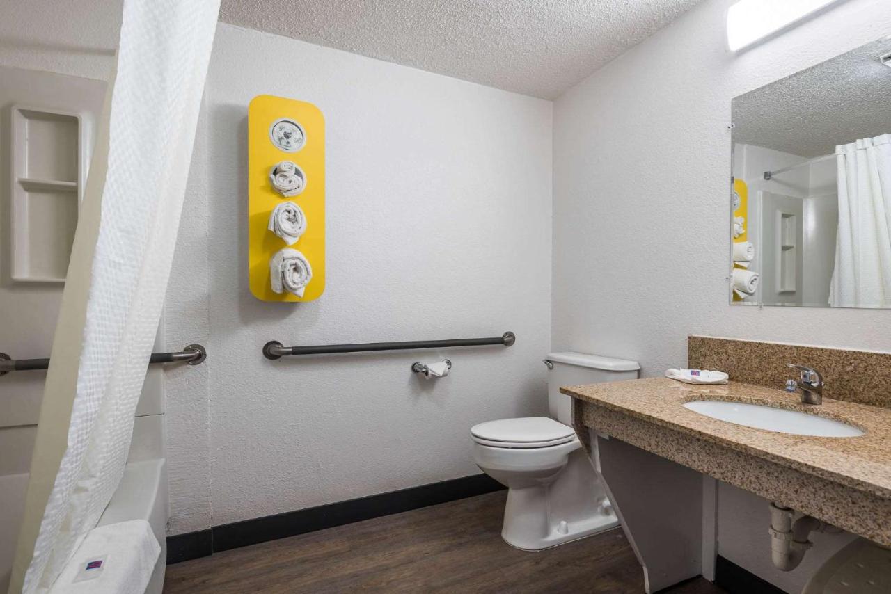 | Motel 6-Bridgeview, IL