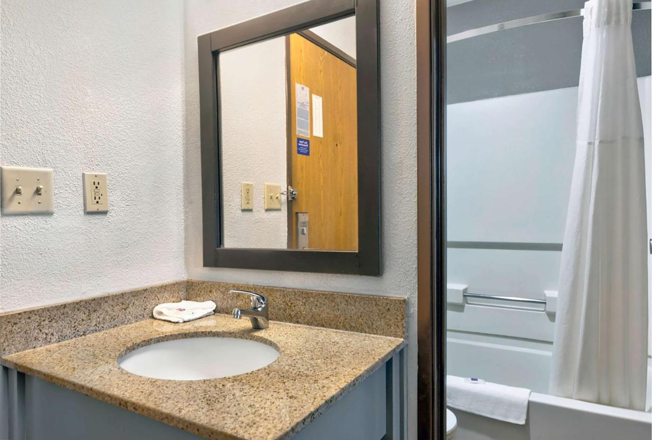  | Motel 6-Cedar Rapids, IA - Airport