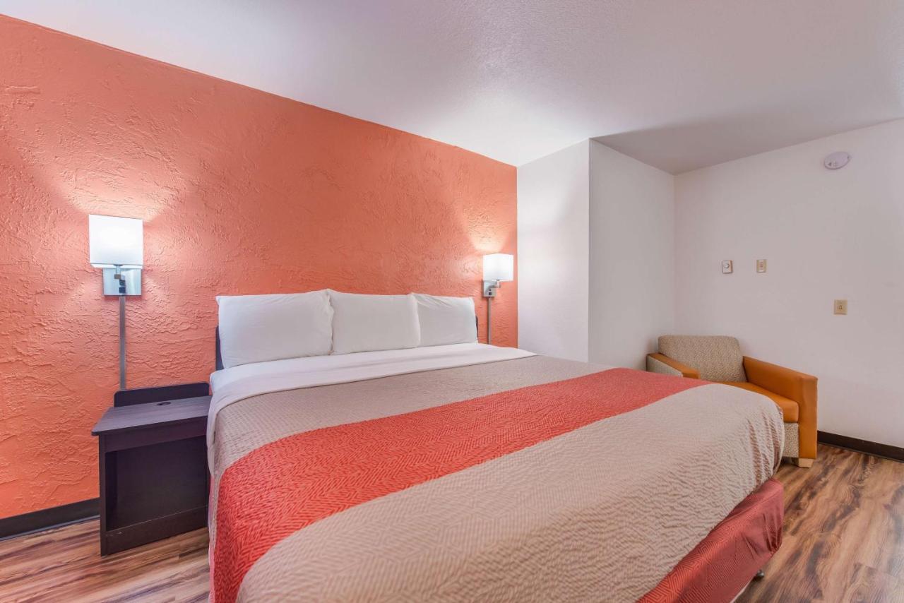 | Motel 6-Saint Paul, MN - I-94