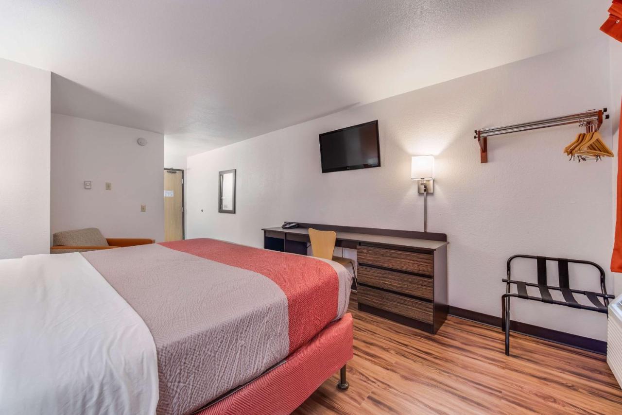 | Motel 6-Saint Paul, MN - I-94
