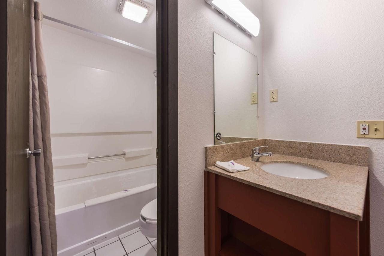 | Motel 6-Saint Paul, MN - I-94