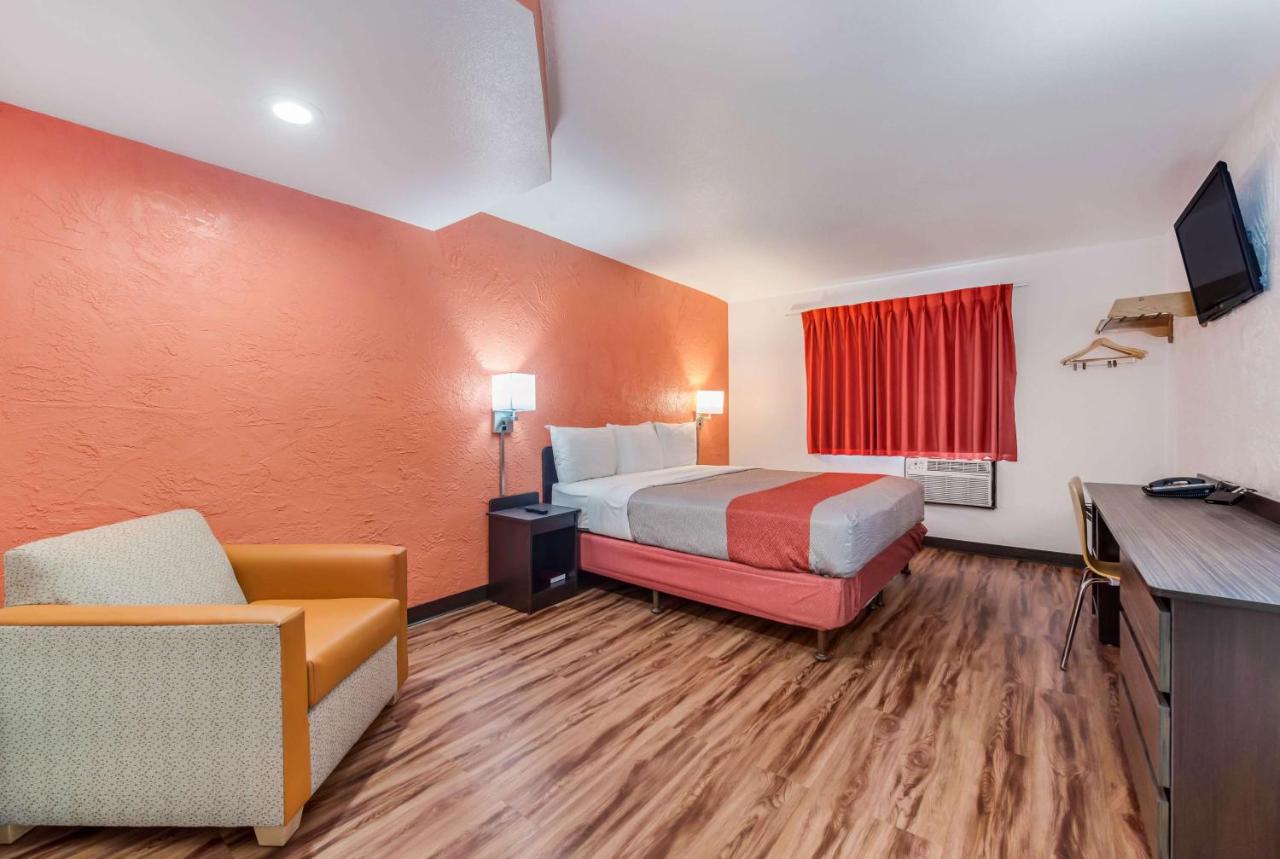 | Motel 6-Saint Paul, MN - I-94