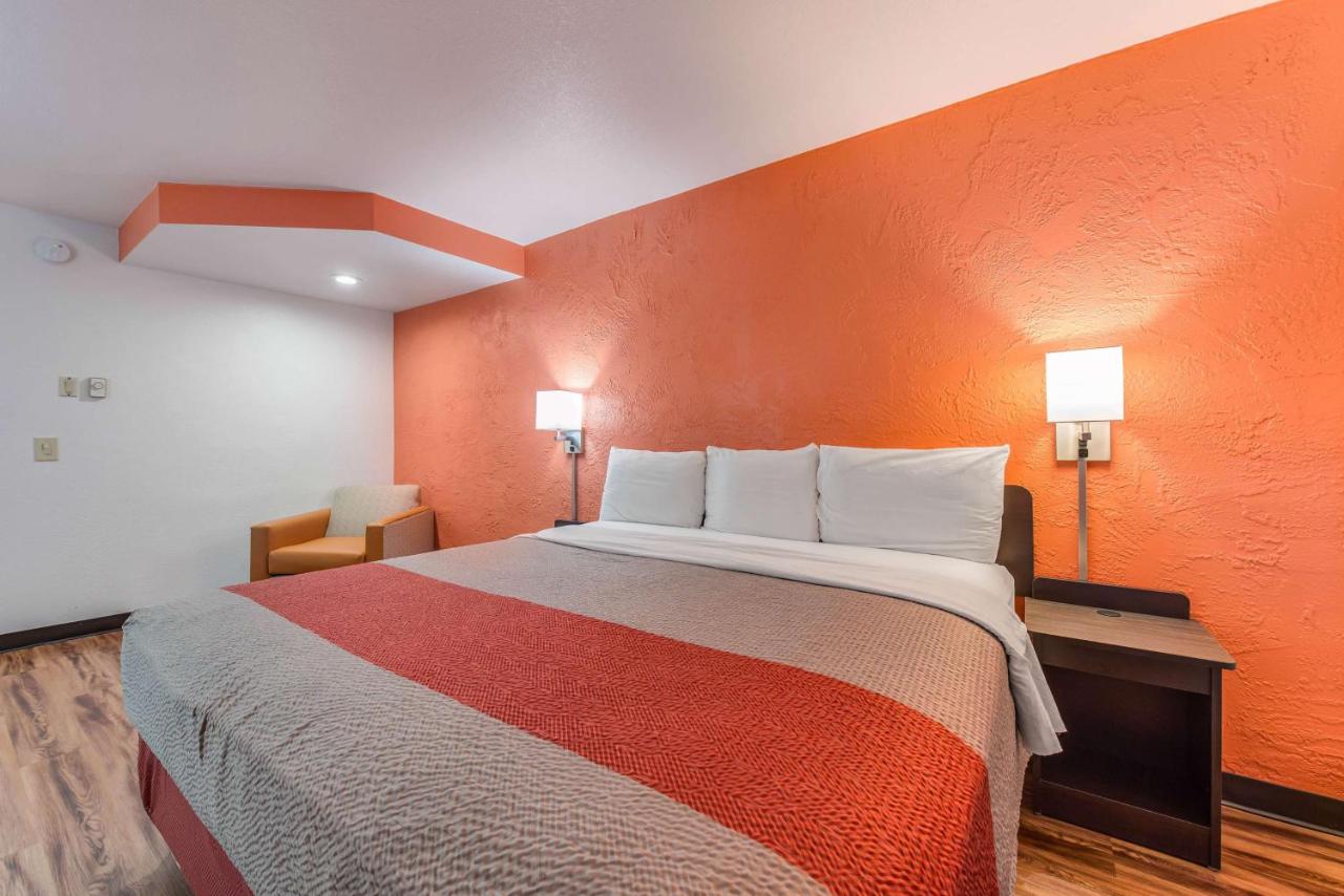 | Motel 6-Saint Paul, MN - I-94