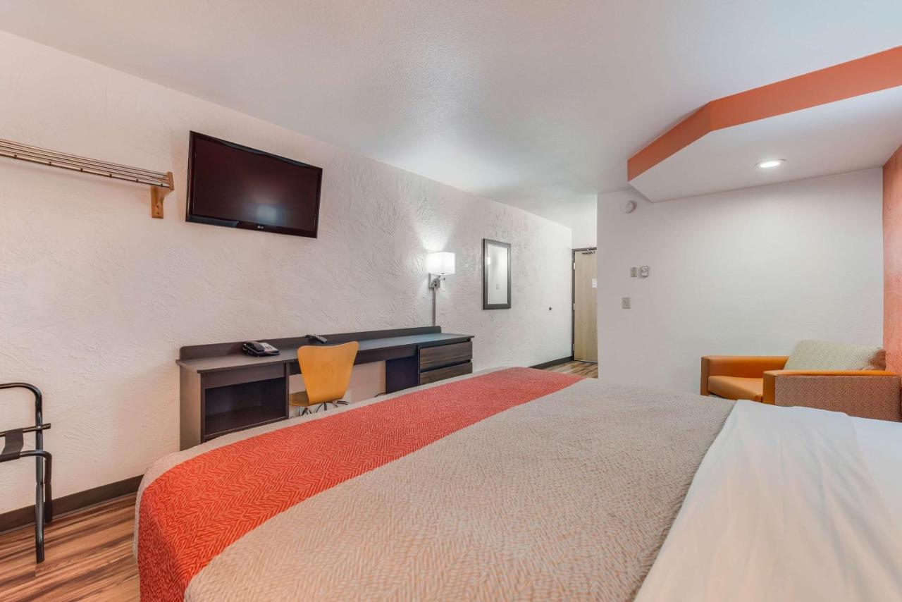 | Motel 6-Saint Paul, MN - I-94