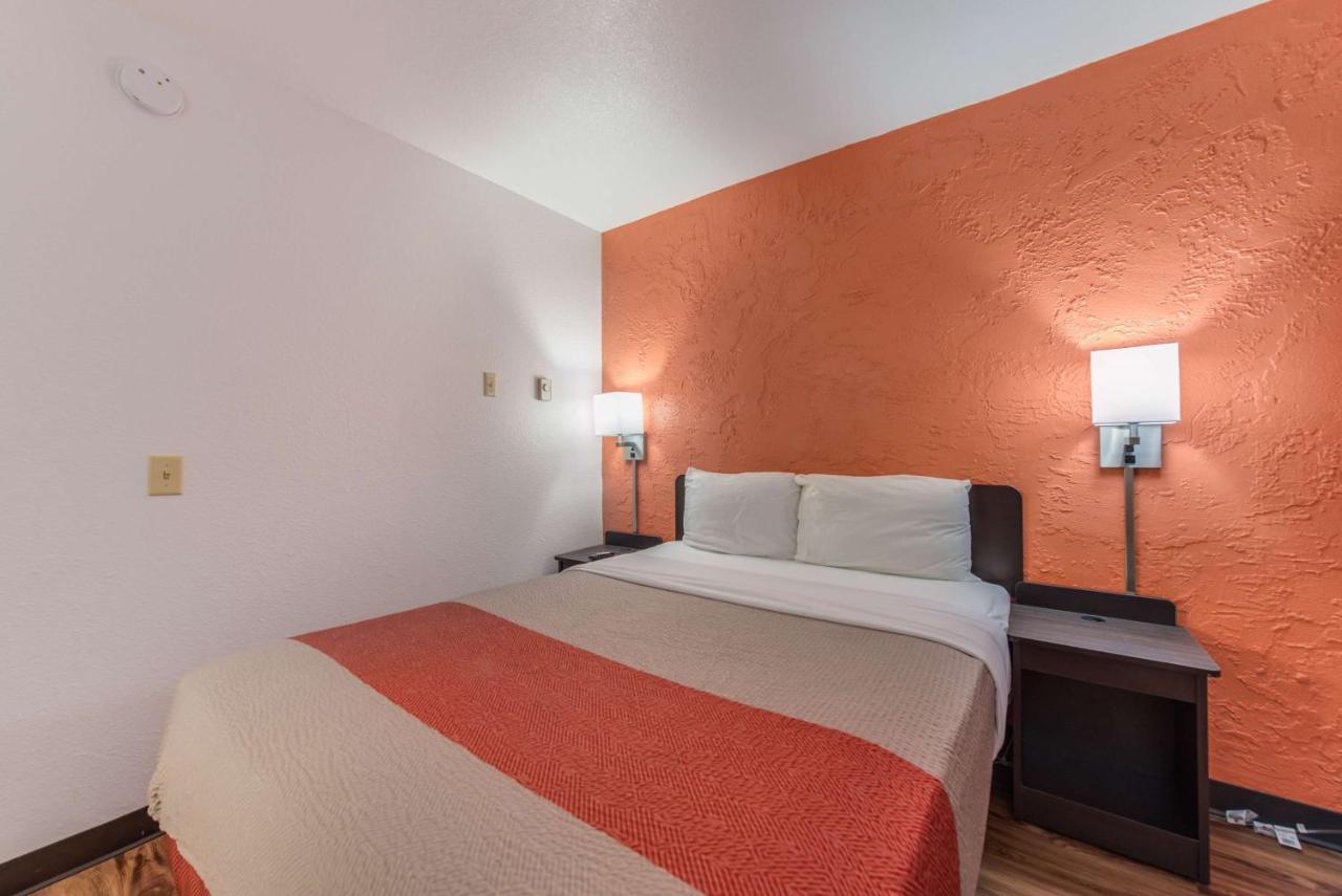 | Motel 6-Saint Paul, MN - I-94