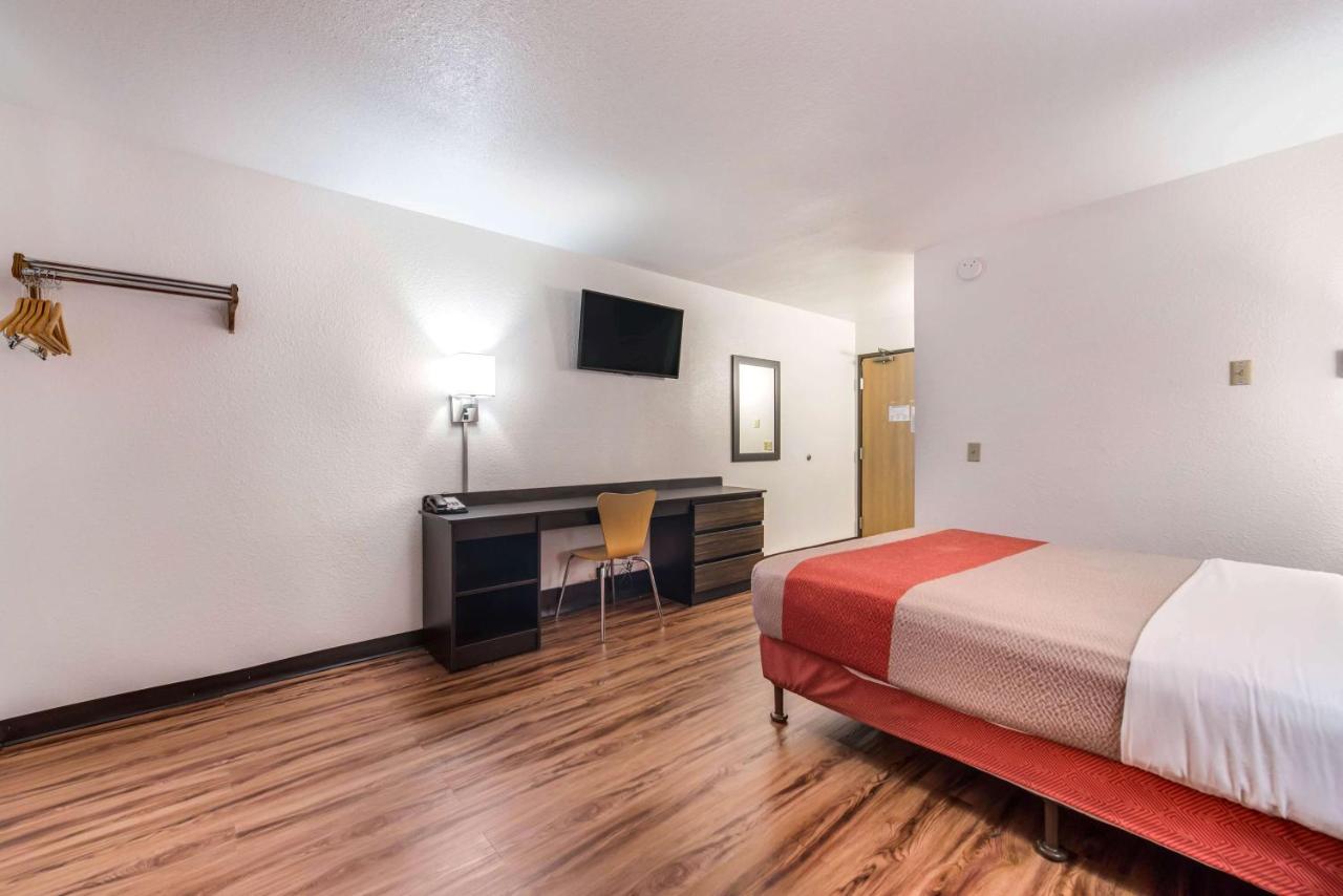 | Motel 6-Saint Paul, MN - I-94