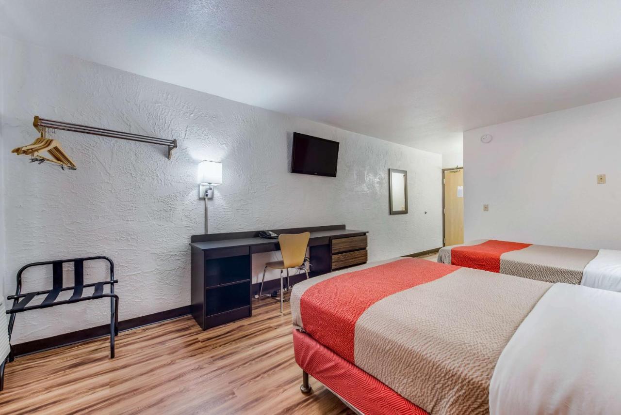 | Motel 6-Saint Paul, MN - I-94