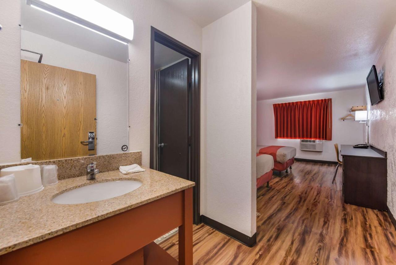| Motel 6-Saint Paul, MN - I-94