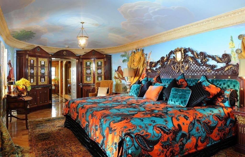 Gianni's Master Suite at The Villa Casa Casuarina