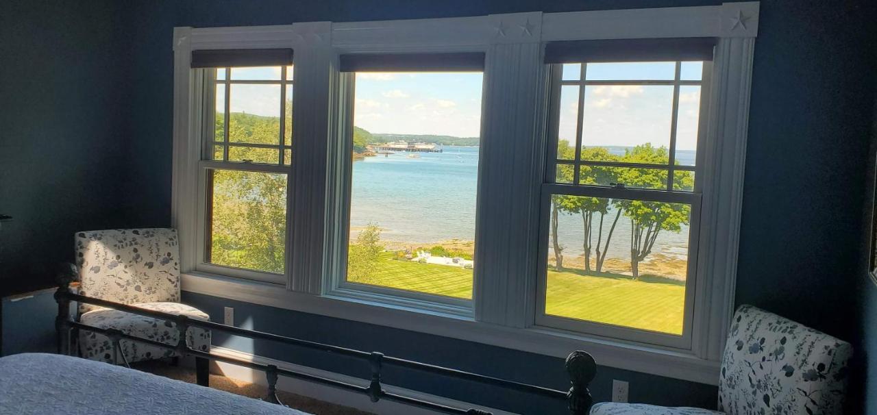 | Saltair Inn Waterfront B&B